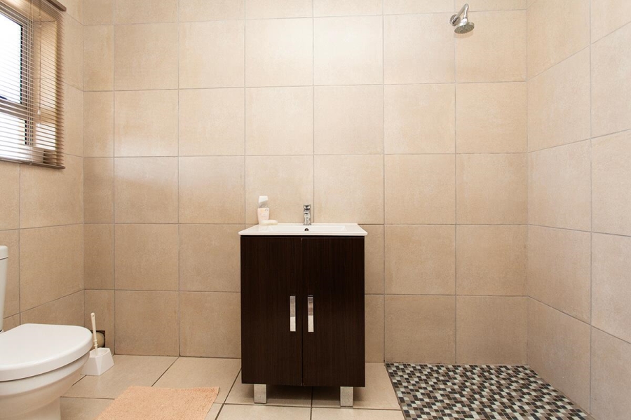 6 Bedroom Property for Sale in Vredekloof Heights Western Cape